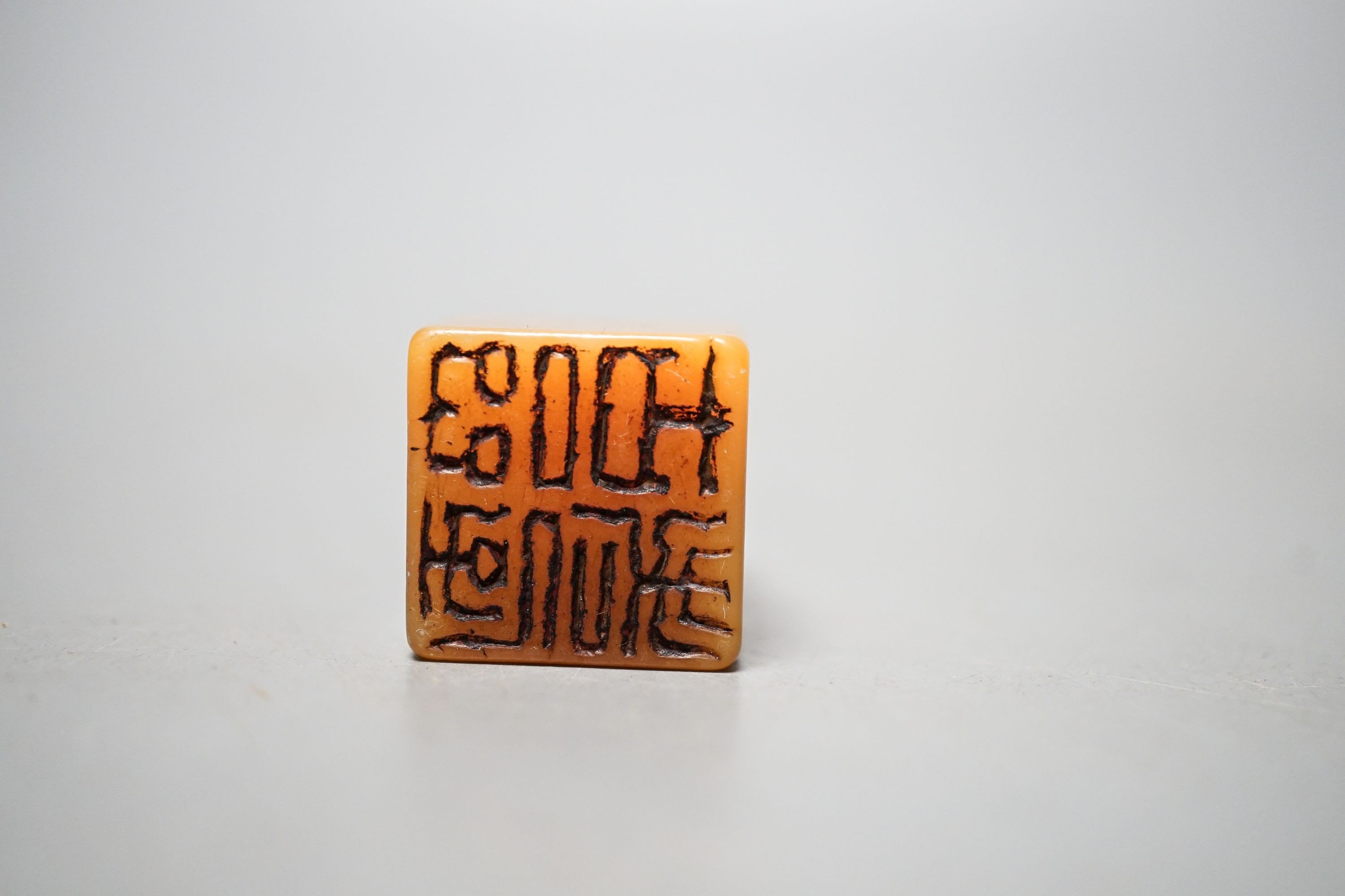 A Chinese Shoushan stone seal, early 20th century, lion-dog finial 3cm